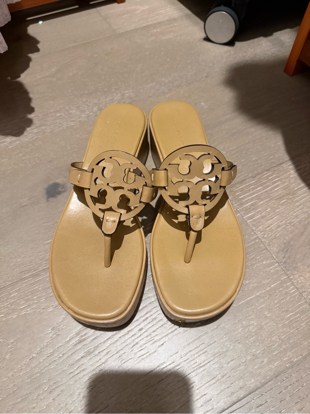 Tory Burch Miller Wedge Sandals Tan Leather Sz 8 - Picture 2 of 5